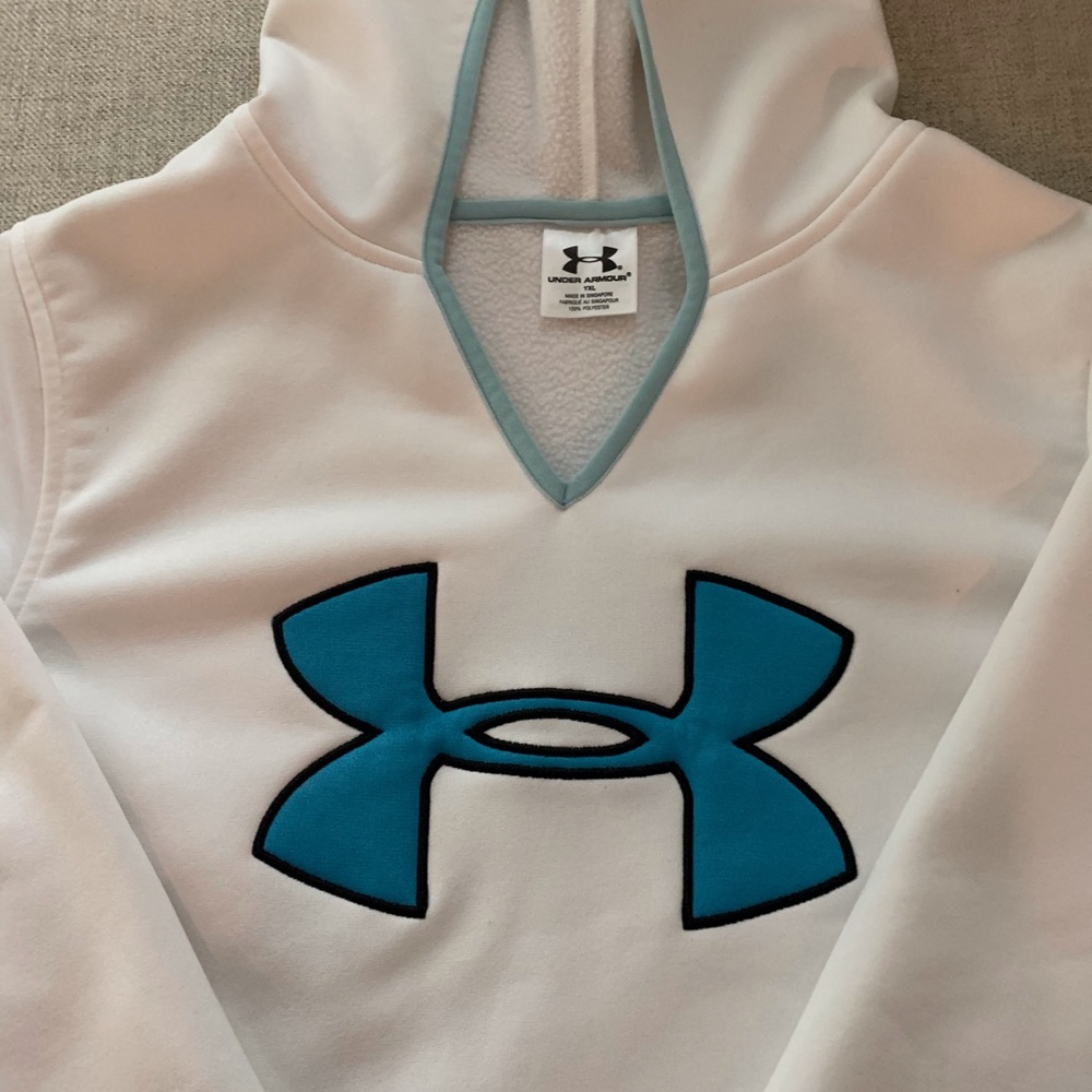 Under Armor long sleeve sweatshirt